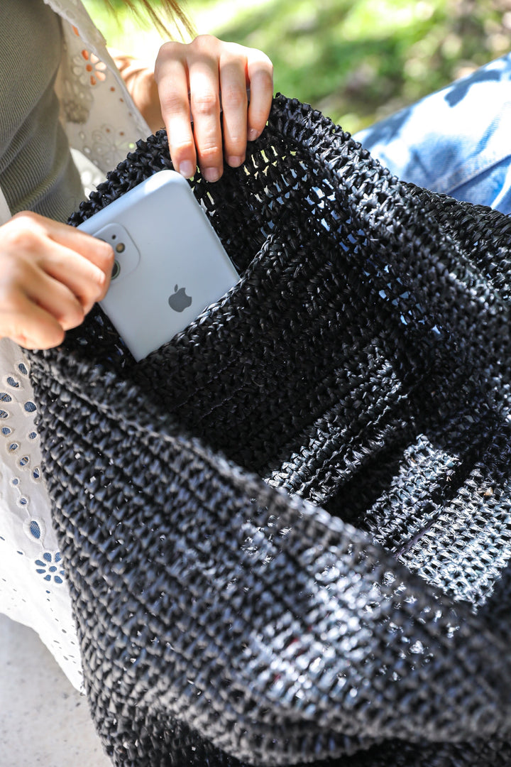 Schwarzes Raffia-Geldbörse