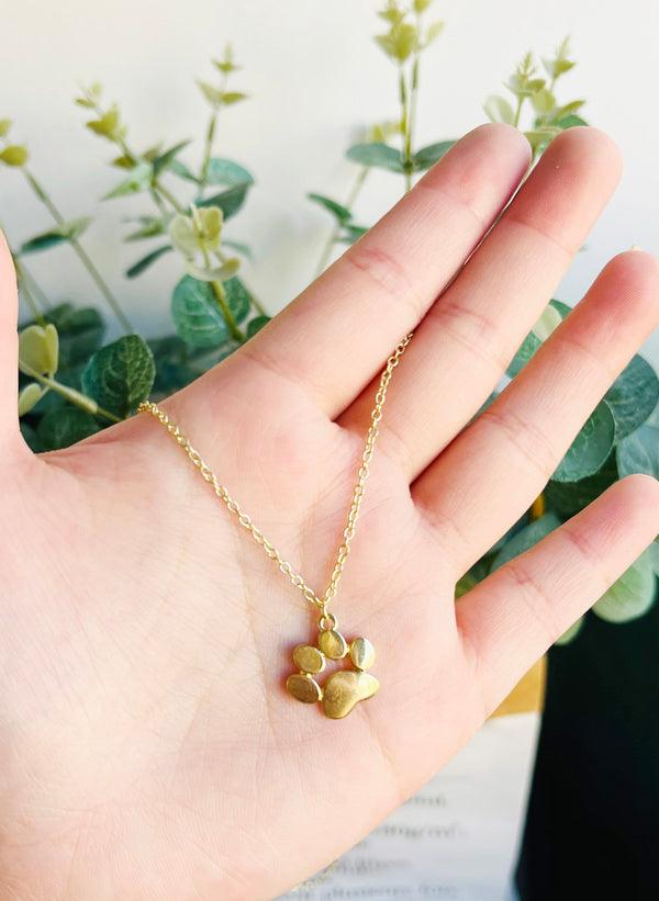 NIVA – Goldene Halskette mit Pfotenanhänger