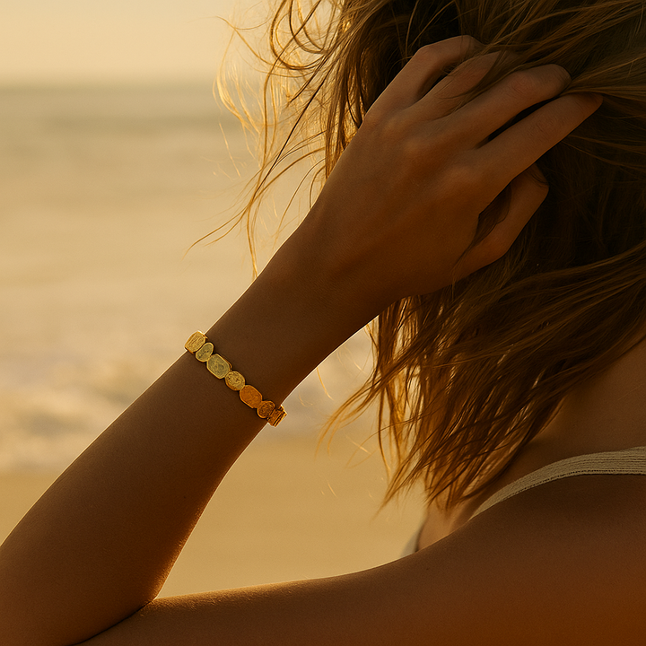 Ariel | Goldene Sandreflexionen