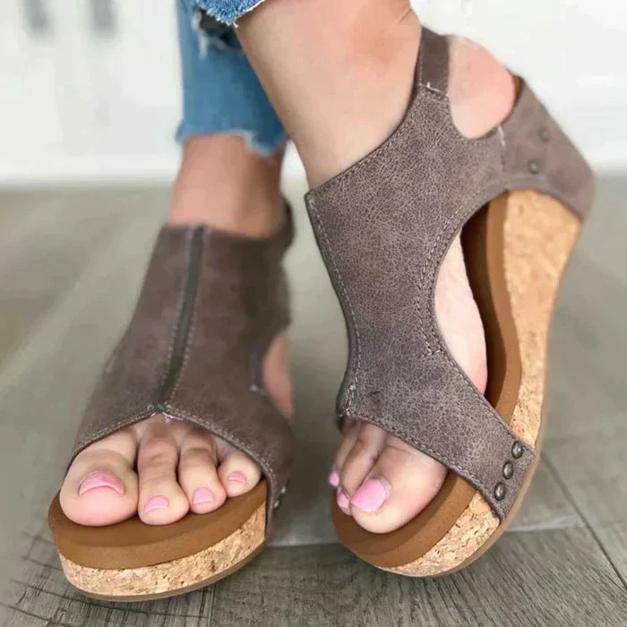 Madeline - Trendige Keilsandalen