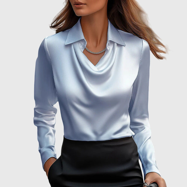 Sylvie | Bluse mit luxuriösem Glanz und Plissee-Ausschnitt