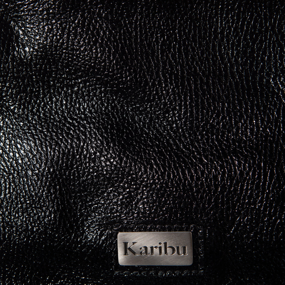Josefa Schwarze Lackleder Geldbörse" can be rewritten as "Josefa Black Patent Leather Wallet.