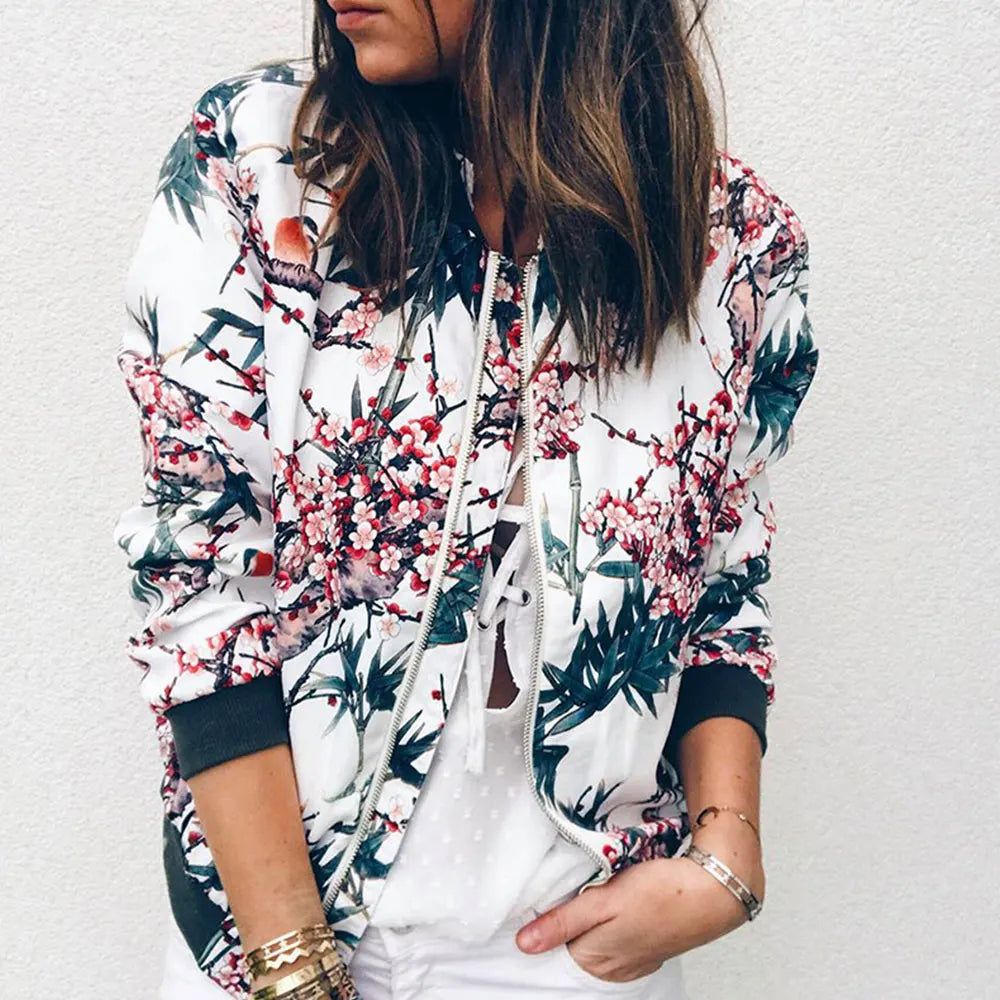 Hazel | Trendige Bomberjacke mit floralem Design