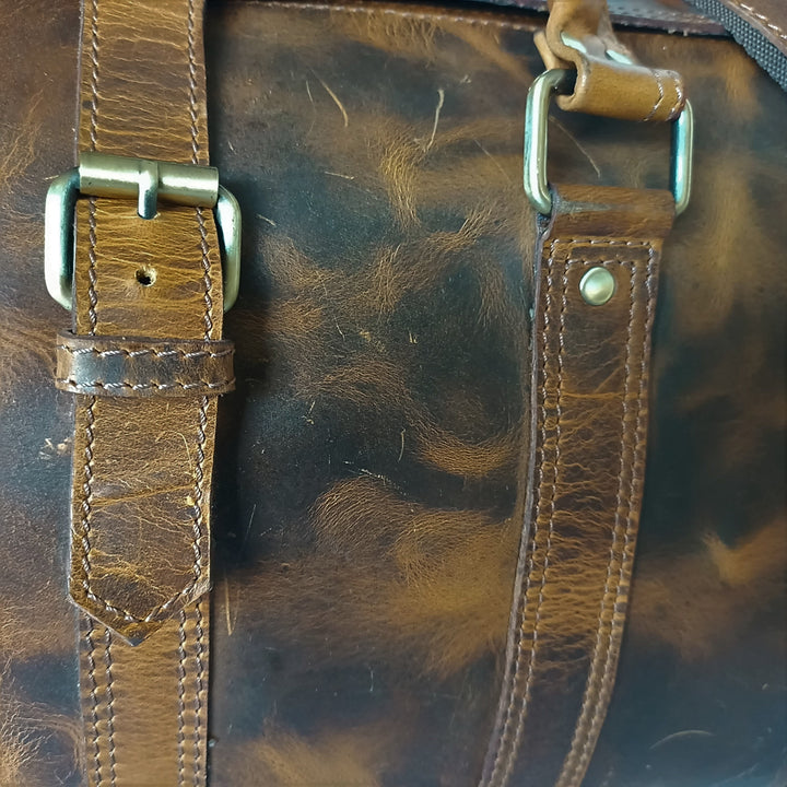 Beige Hartwachs-Reisetasche