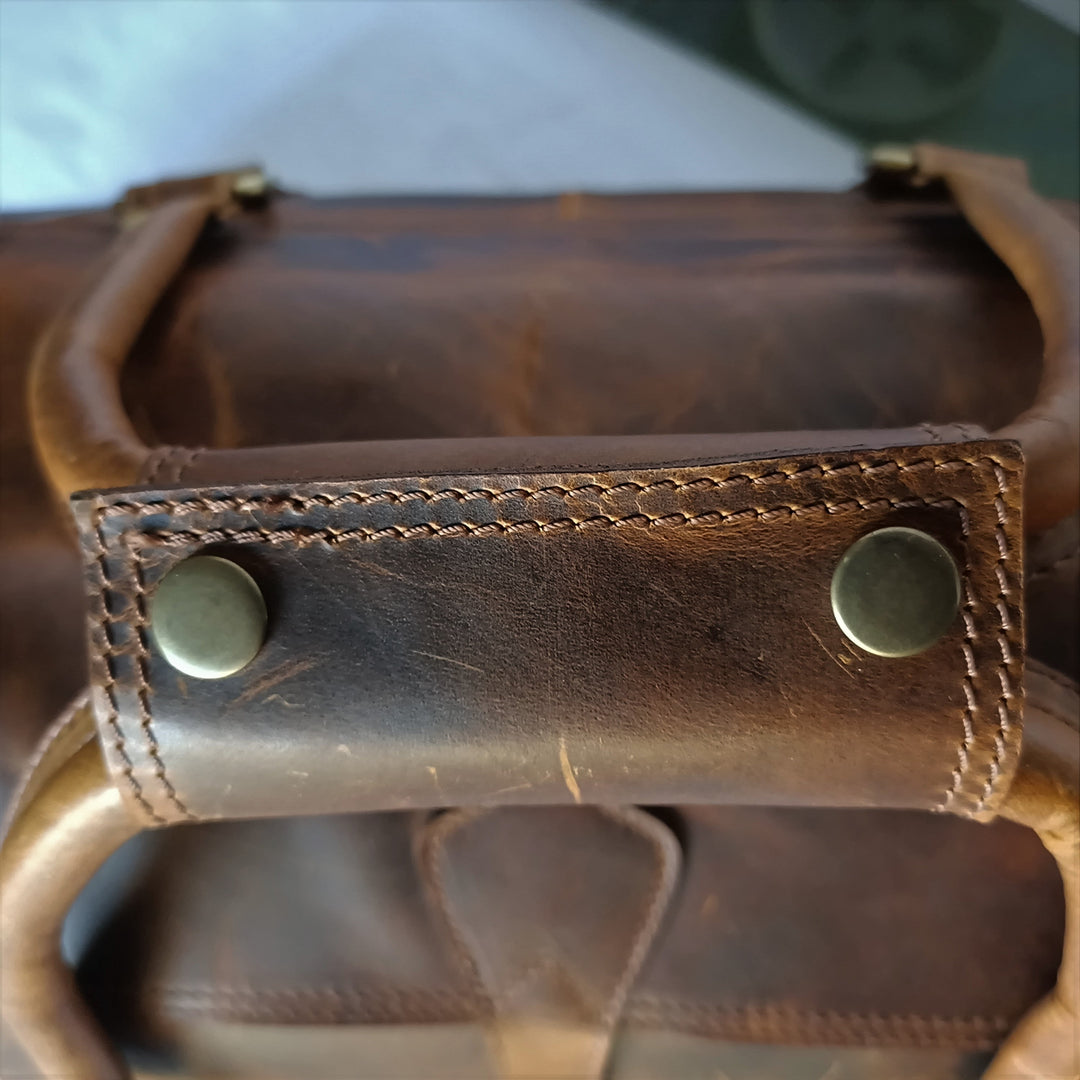 Beige Hartwachs-Reisetasche