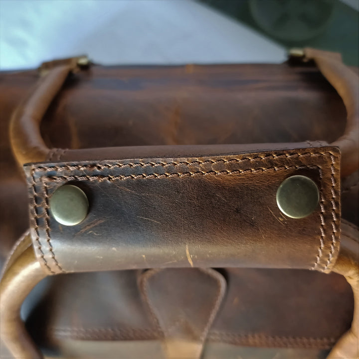 Beige Hartwachs-Reisetasche