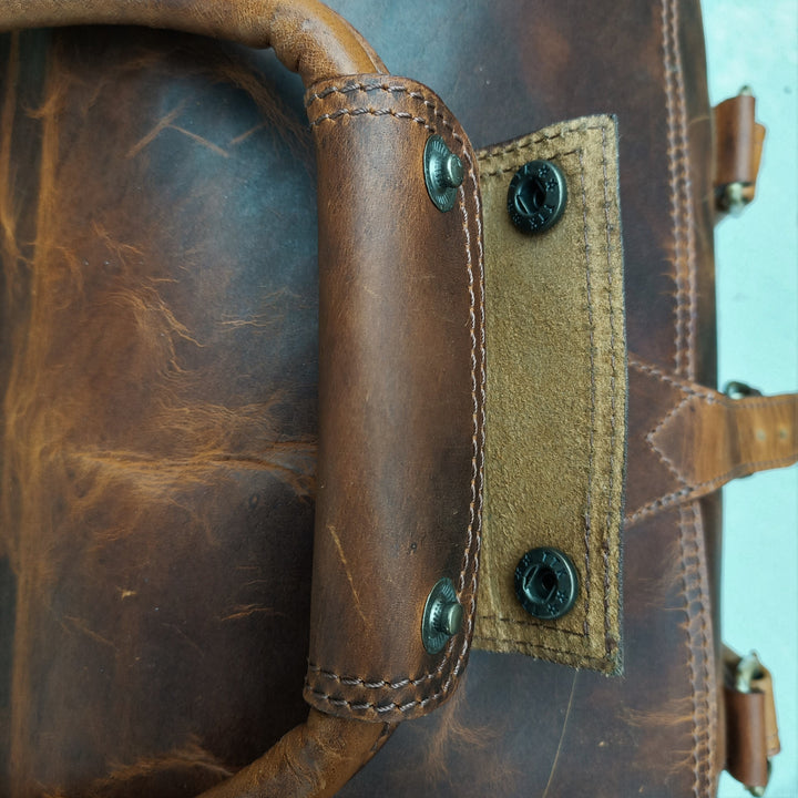 Beige Hartwachs-Reisetasche