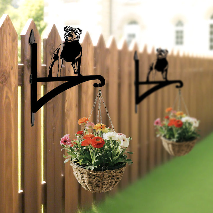Metall Pflanzenständer mit hängender Halterung im Staffordshire Bull Terrier Design