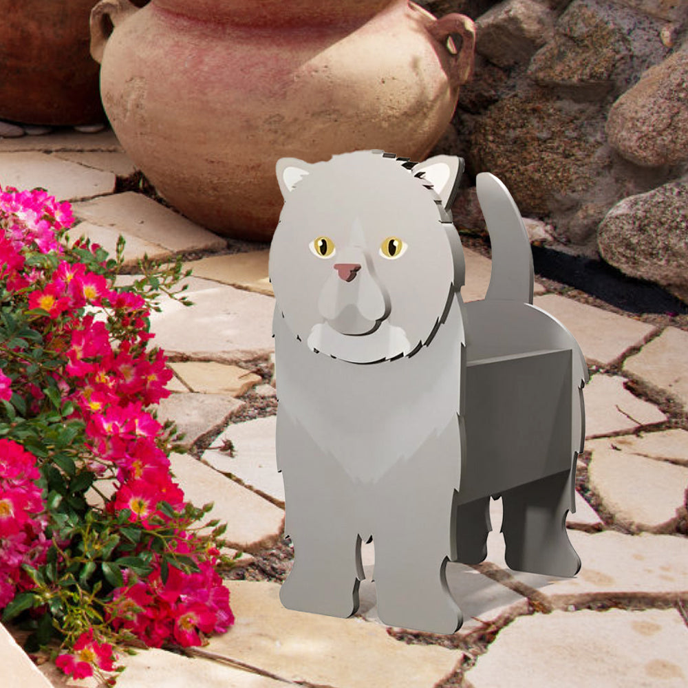 Exotische Kurzhaarkatze im Blumentopf
