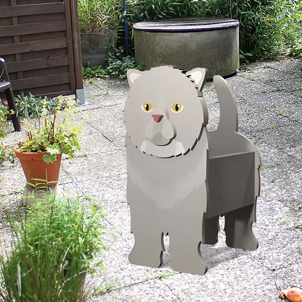 Exotische Kurzhaarkatze im Blumentopf