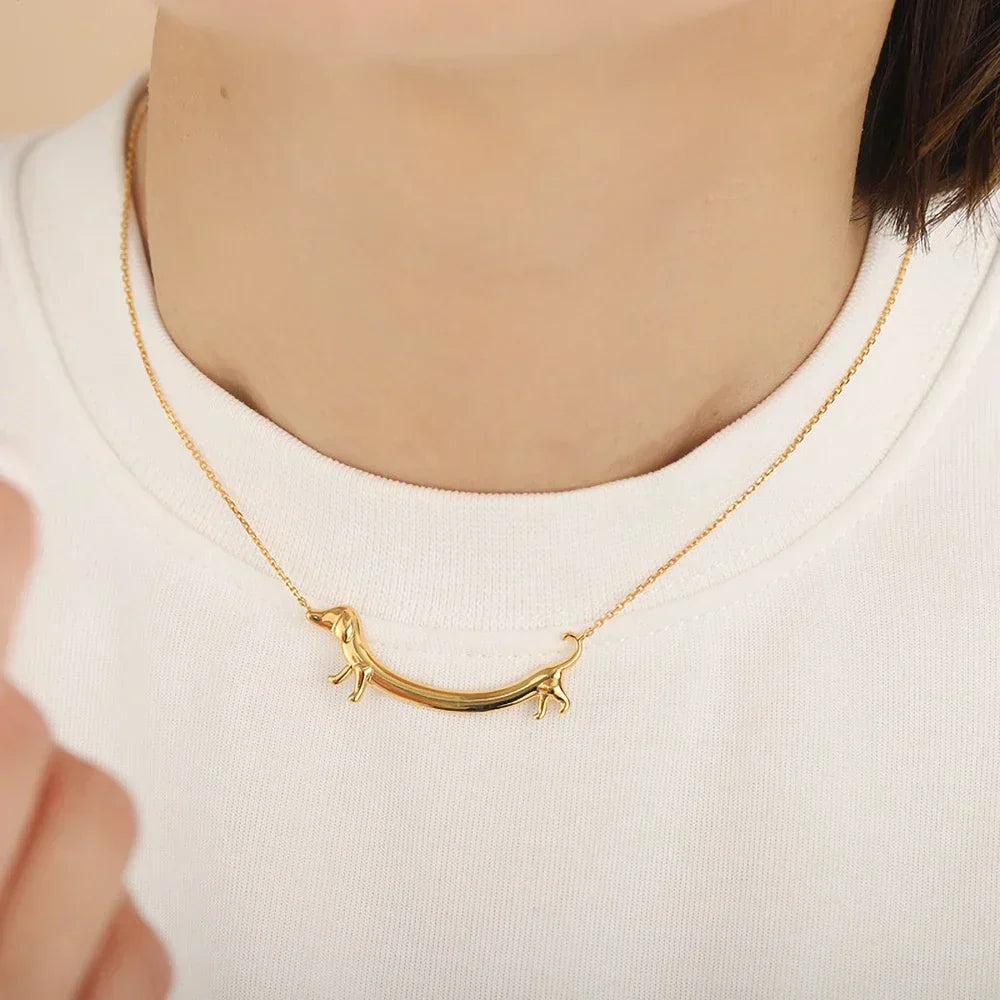 LILOU – Dackel-Halskette aus Silber und Gold