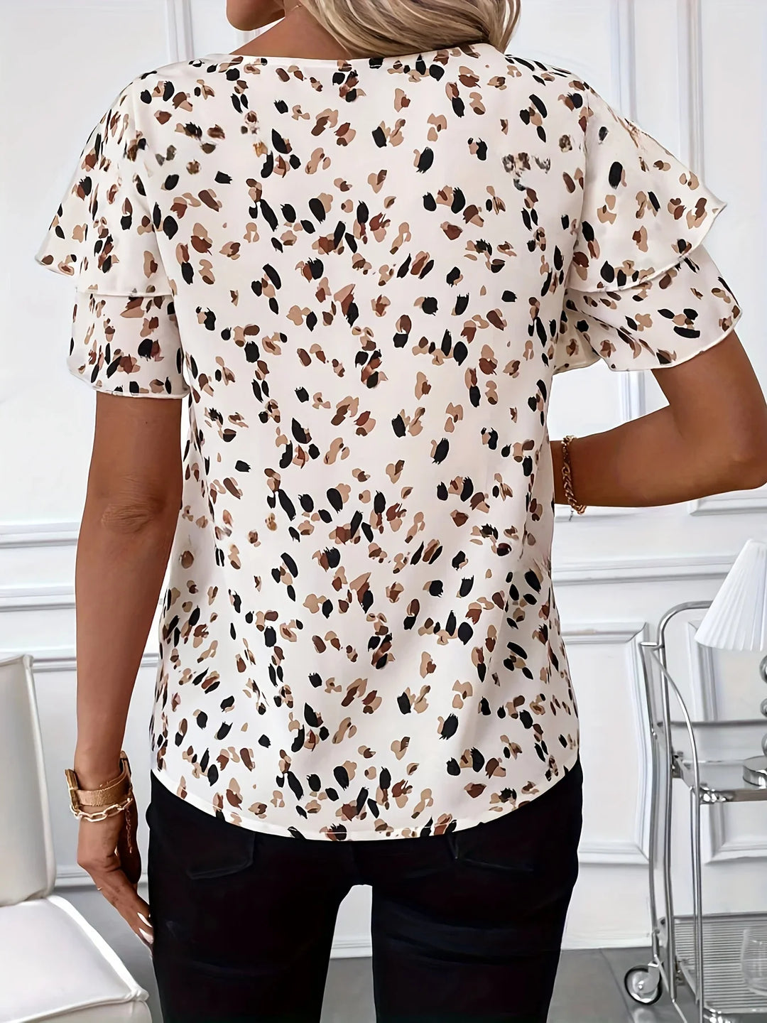 Regina | Stylische Bluse mit verspielten Rüschen