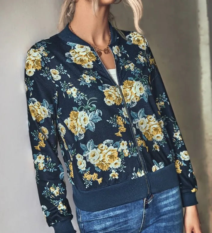 Hazel | Trendige Bomberjacke mit floralem Design