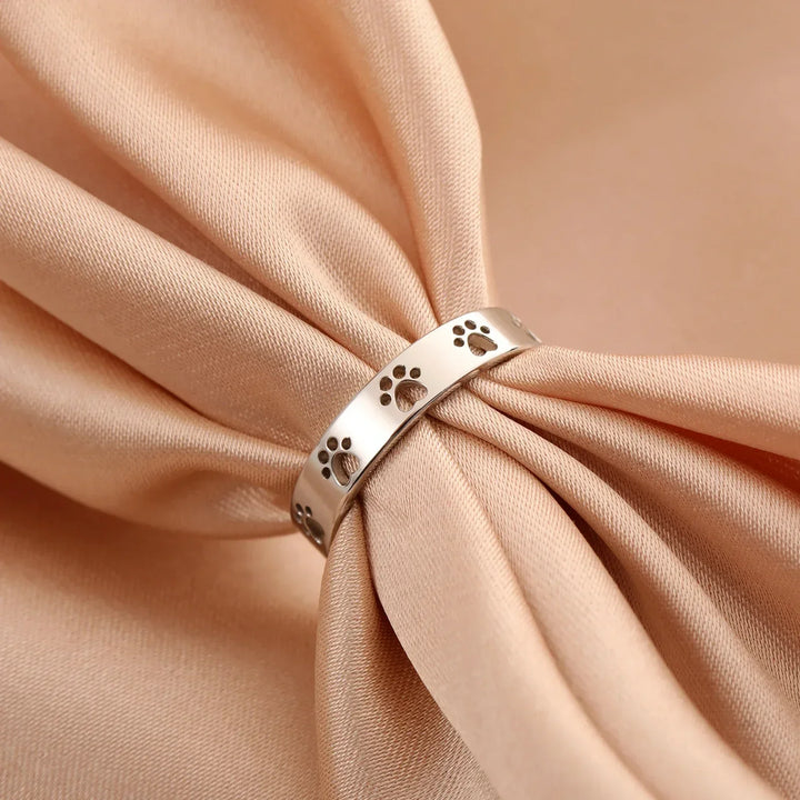 MIRAIE – Verstellbarer Pfotenabdruck-Ring aus Silber in Gold