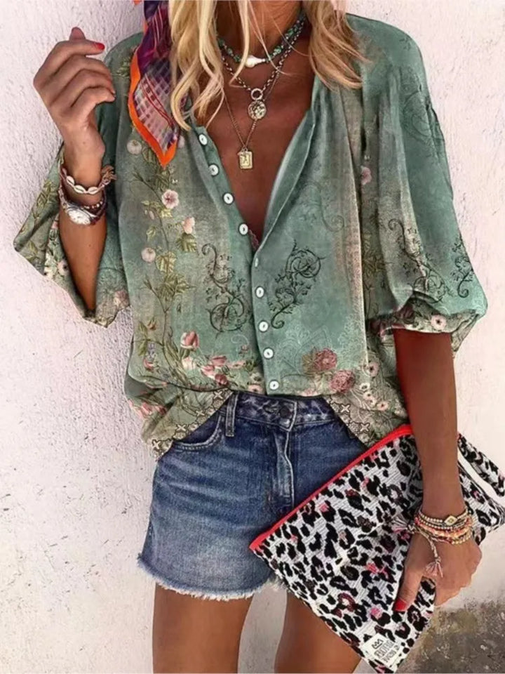Carly | Luftige Elegante Boho-Bluse" could be rewritten as "Carly | Leichte, Elegante Boho-Bluse" or "Carly | Fließende Elegante Boho-Bluse.