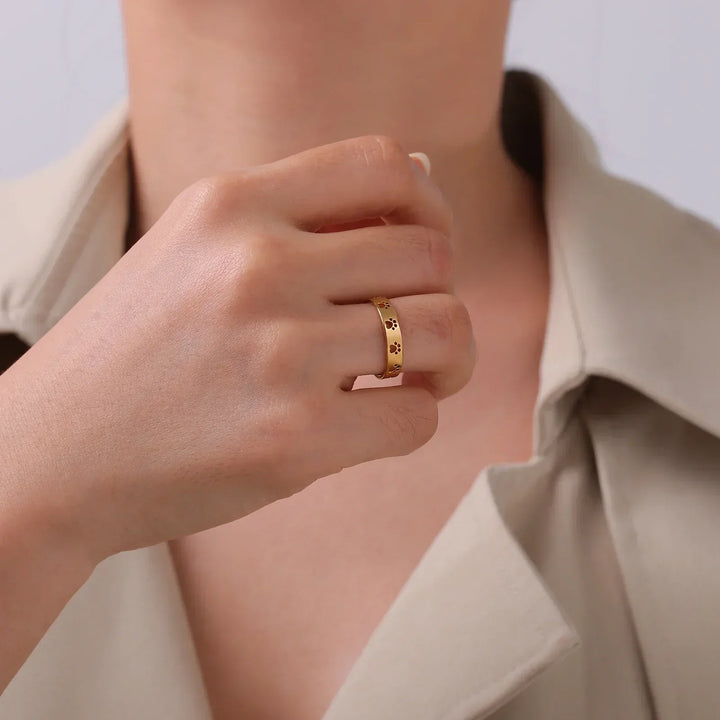 MIRAIE – Verstellbarer Pfotenabdruck-Ring aus Silber in Gold
