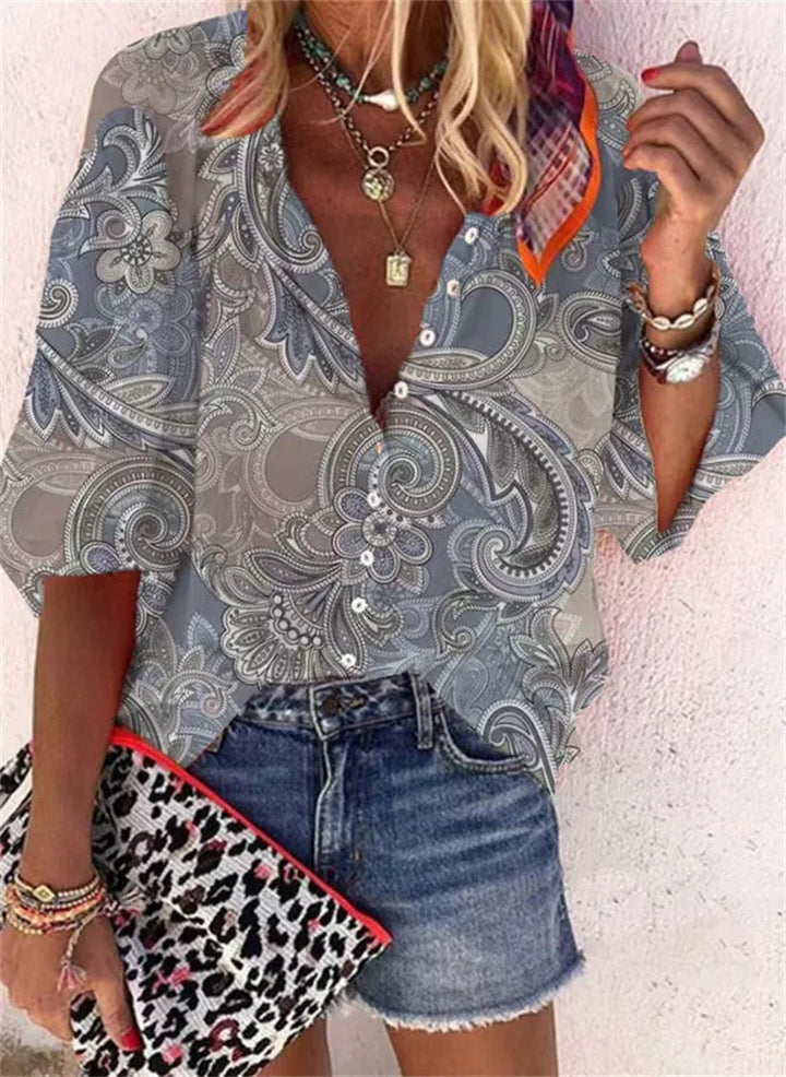 Carly | Luftige Elegante Boho-Bluse" could be rewritten as "Carly | Leichte, Elegante Boho-Bluse" or "Carly | Fließende Elegante Boho-Bluse.