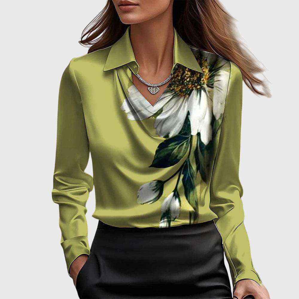Sylvie | Bluse mit luxuriösem Glanz und Plissee-Ausschnitt