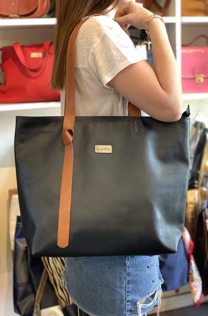 Emilia Schwarze und Braune Handtasche