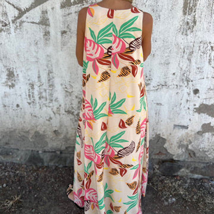 YLVA I MAXIKLEID MIT V-AUSSCHNITT